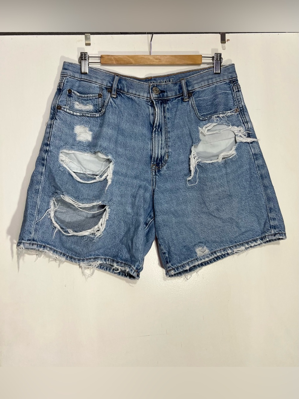 American Eagle Outfitters Light Blue 90s boyfriend short size 14